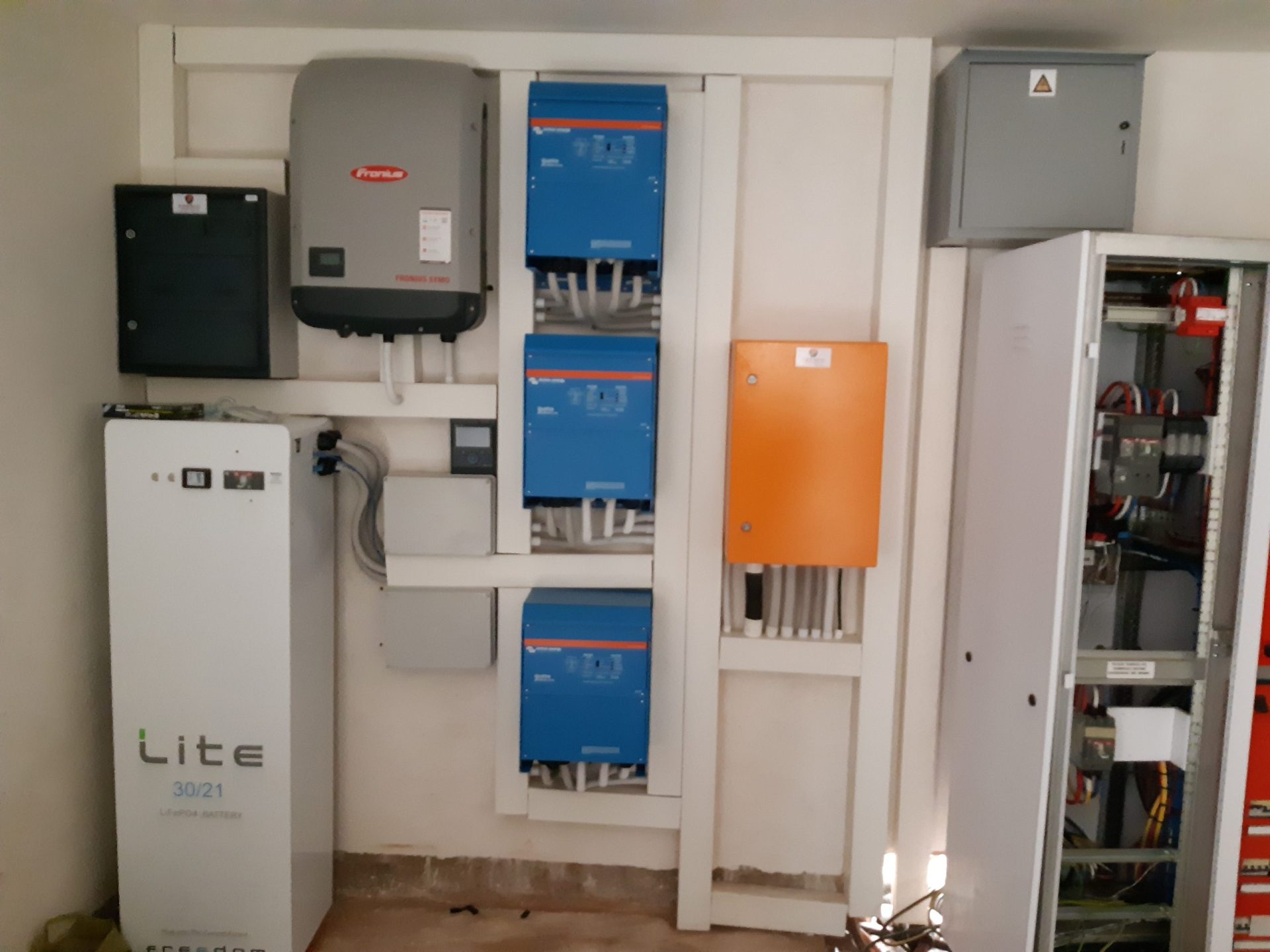 21kWp Solar PV + 30kWhr Li On battery + 50kVA Diesel Generator Hybrid Energy Project – Houghton, JHB 3